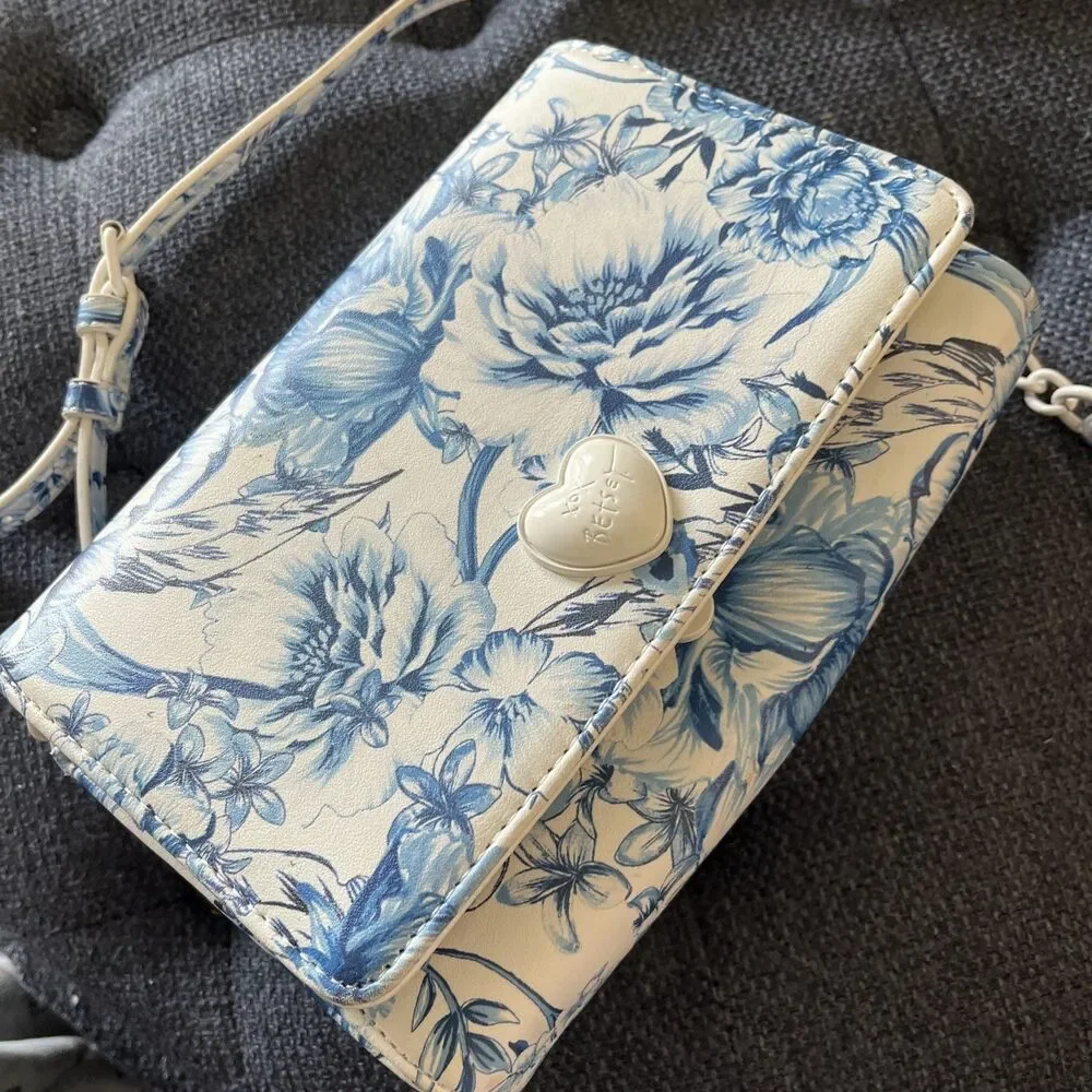 Betsey Johnson Blue/White Floral Crossbody purse w/ Chain Strap , white heart